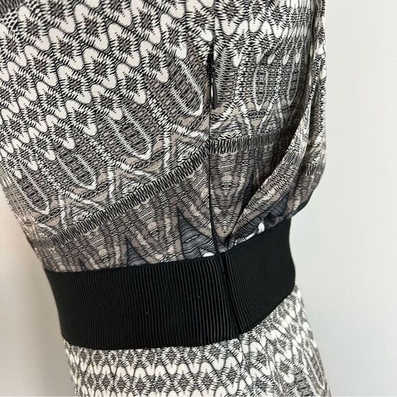 L'AGENCE Printed Gray White Sleeveless Midi Dress size 0 (0276) - Picture 5 of 5